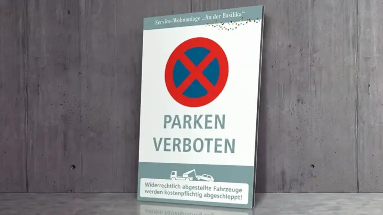 Parkverbotsschild aus Alu-Verbund für eine Service-Wohnanlage
