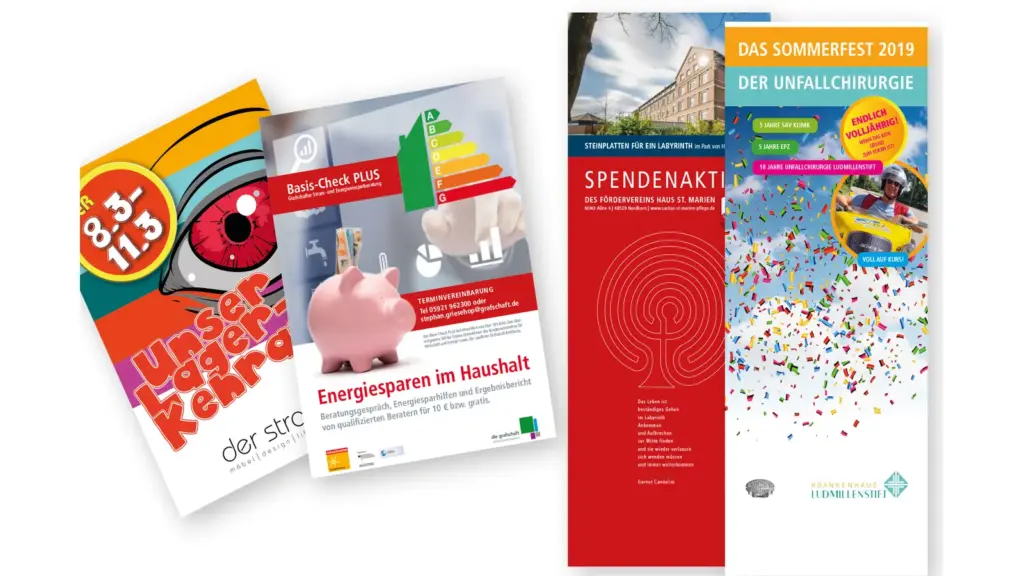 Plakate, Flyer und ein RollUp für Veranstaltungen nebeneinander
